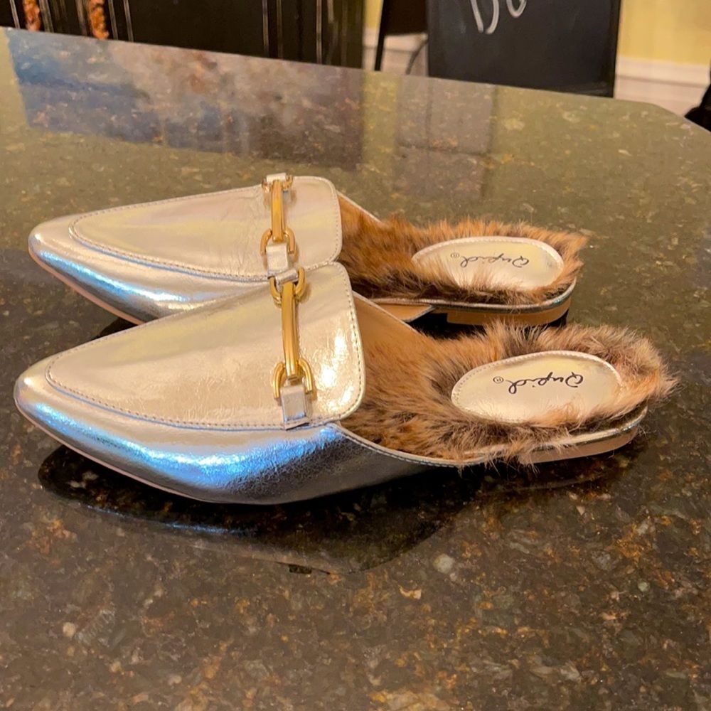 Qupid 7.5 Faux Fur Silver Metallic Slides